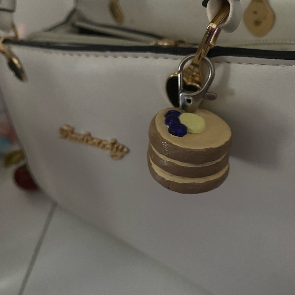 Pancake Stack Keychain - Picture 3 of 3